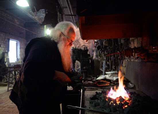 Ural blacksmith Alexander Lysyakov