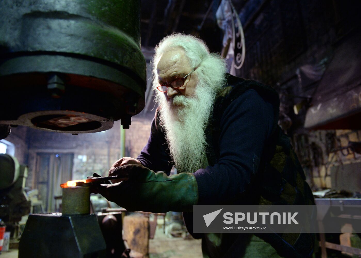 Ural blacksmith Alexander Lysyakov