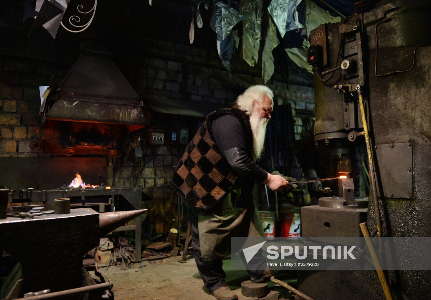 Ural blacksmith Alexander Lysyakov
