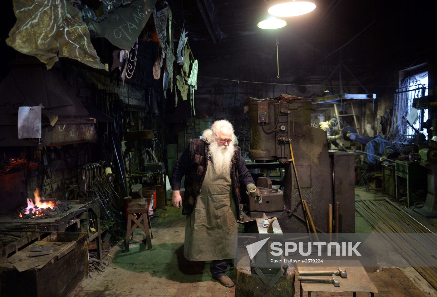 Ural blacksmith Alexander Lysyakov