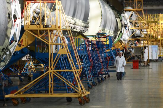 Assembling Proton carrier rockets at Khrunichev Center