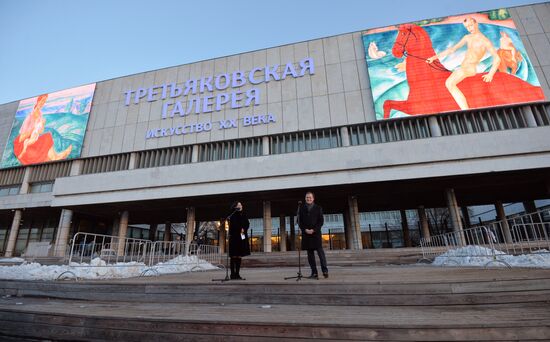 Multimedia exhibition of 20th century art on museum facades opens in Tretyakov Gallery