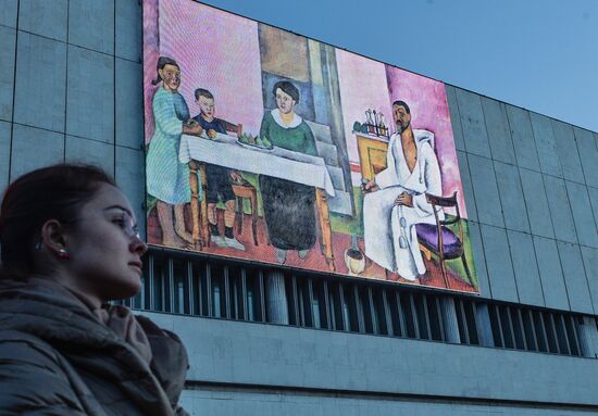 Multimedia exhibition of 20th century art on museum facades opens in Tretyakov Gallery