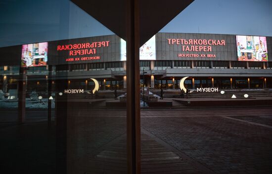 Multimedia exhibition of 20th century art on museum facades opens in Tretyakov Gallery