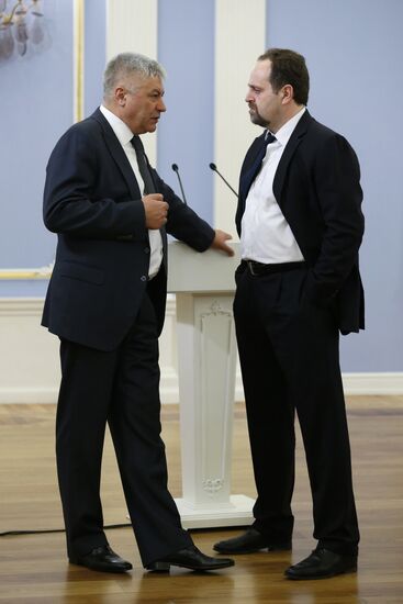 Government meeting