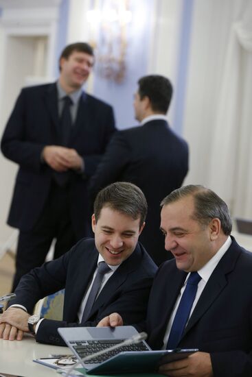 Government meeting