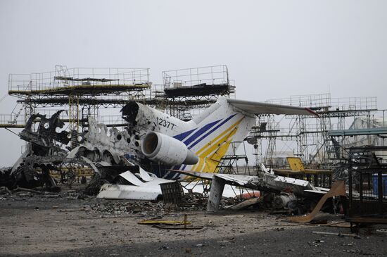 Debris cleared at Donetsk airport