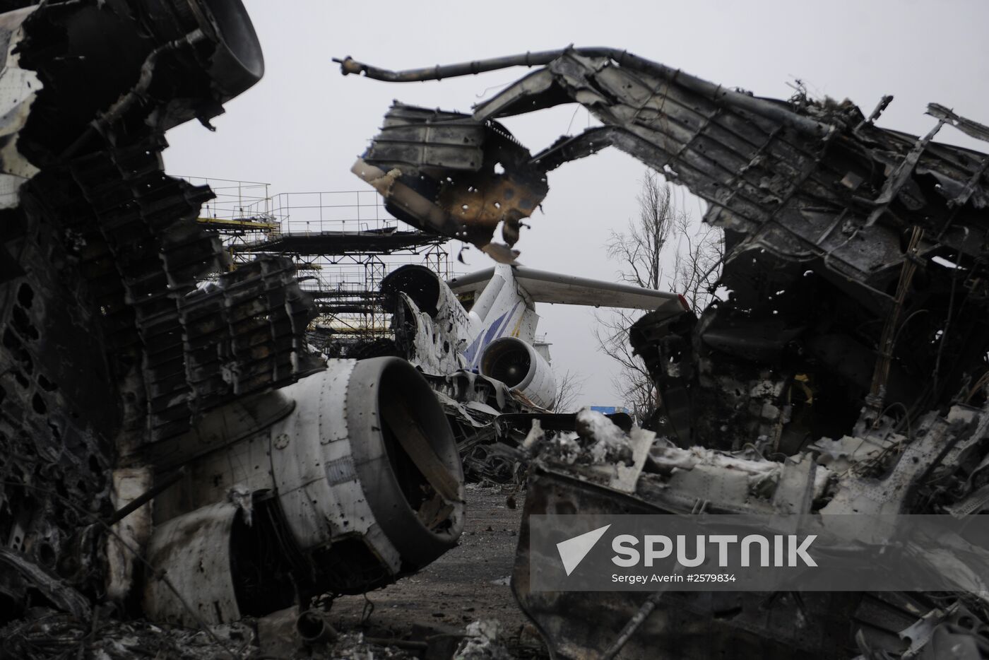 Debris cleared at Donetsk airport