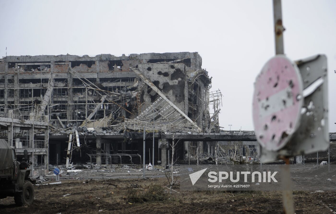 Debris cleared at Donetsk airport