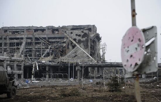 Debris cleared at Donetsk airport