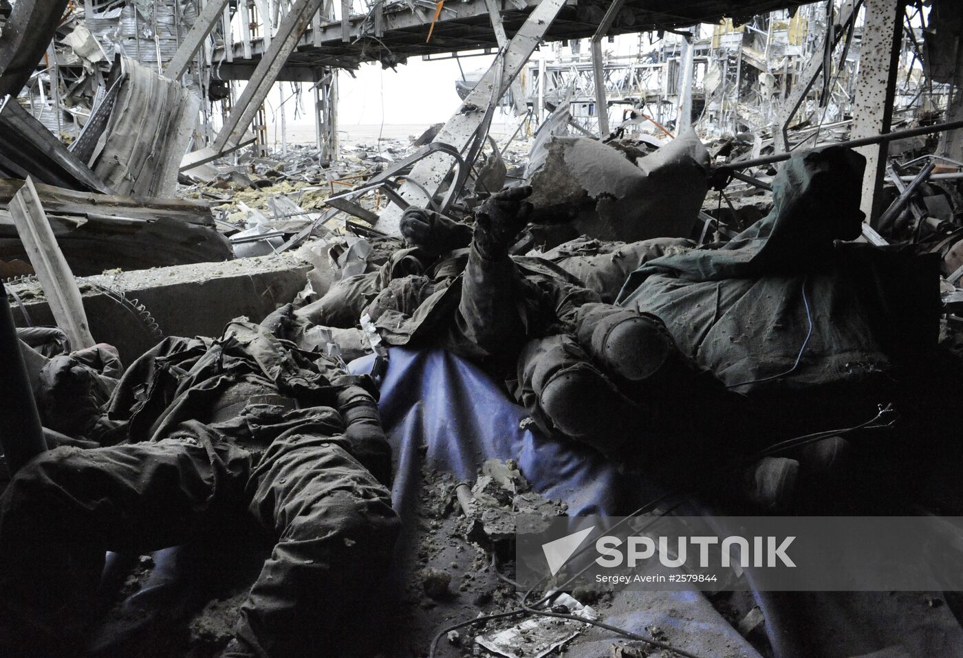 Debris cleared at Donetsk airport