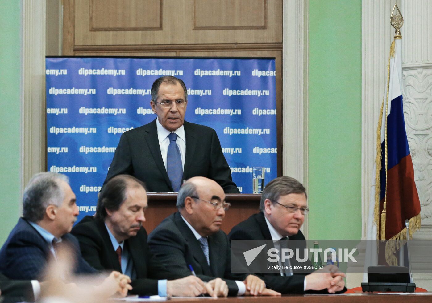 Sergei Lavrov meets with students and faculty of Diplomatic Academy