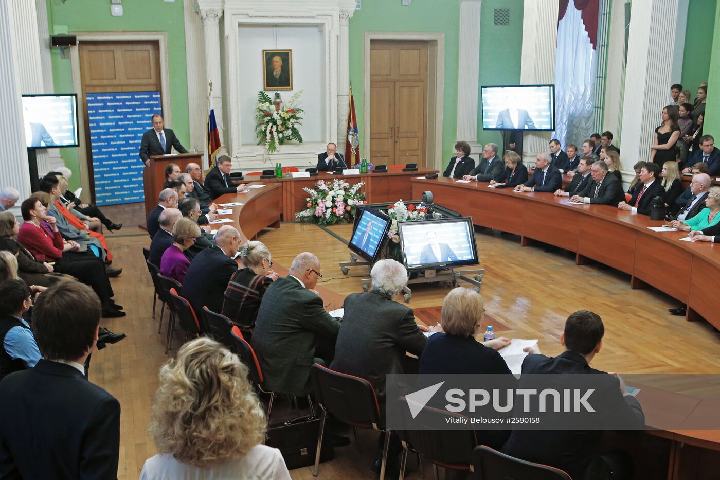 Sergei Lavrov meets with students and faculty of Diplomatic Academy