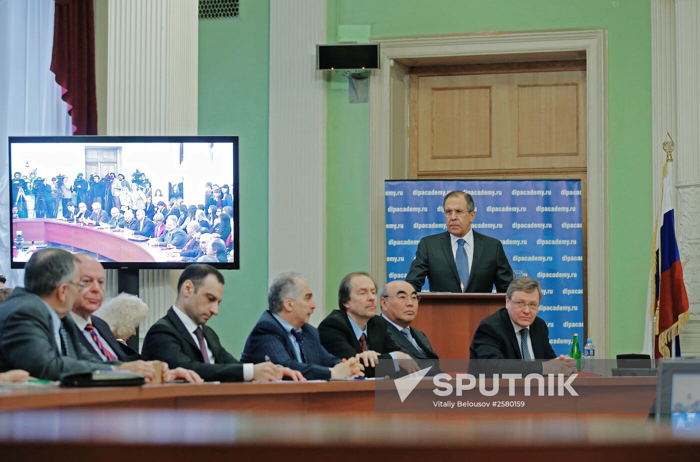 Sergei Lavrov meets with students and faculty of Diplomatic Academy