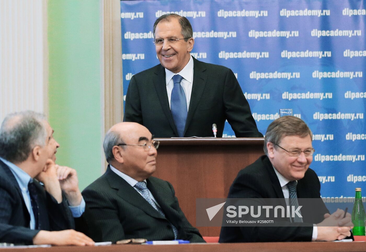 Sergei Lavrov meets with students and faculty of Diplomatic Academy