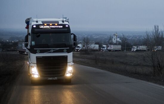 Sixteeenth Russian convoy delivers humanitarian aid to Luhansk