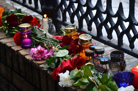 Flowers on murder scene of politician Boris Nemtsov