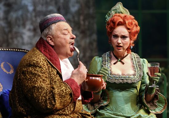 Maly Theater celebrates Ludmila Titova's birthday with Émile Zola's comedy "The Heirs of Rabourdin"