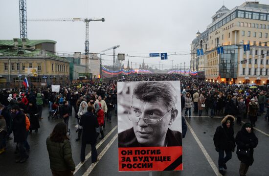 Moscow march mourns politician Boris Nemtsov
