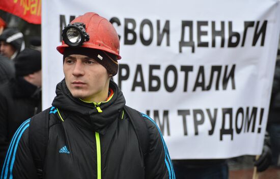 Miners hold rally in Kiev