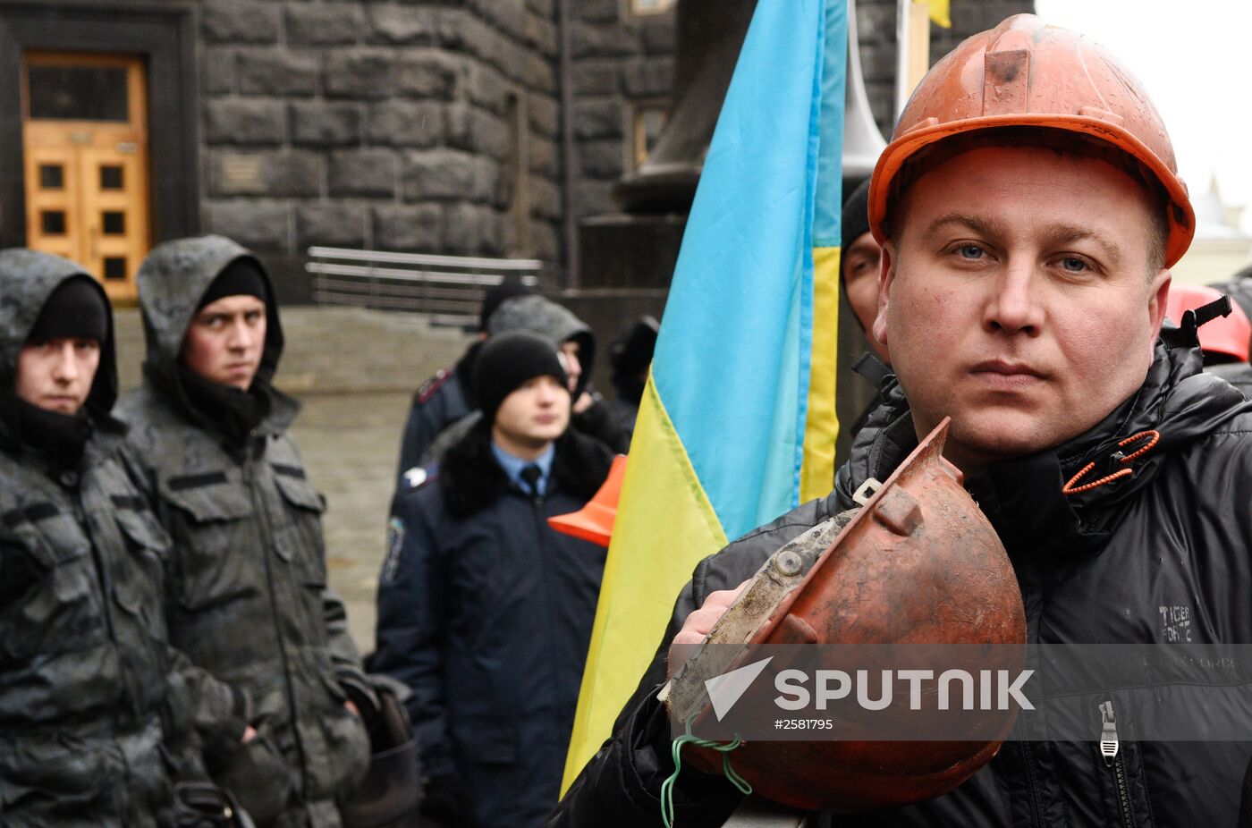 Miners hold protest rally in Kiev