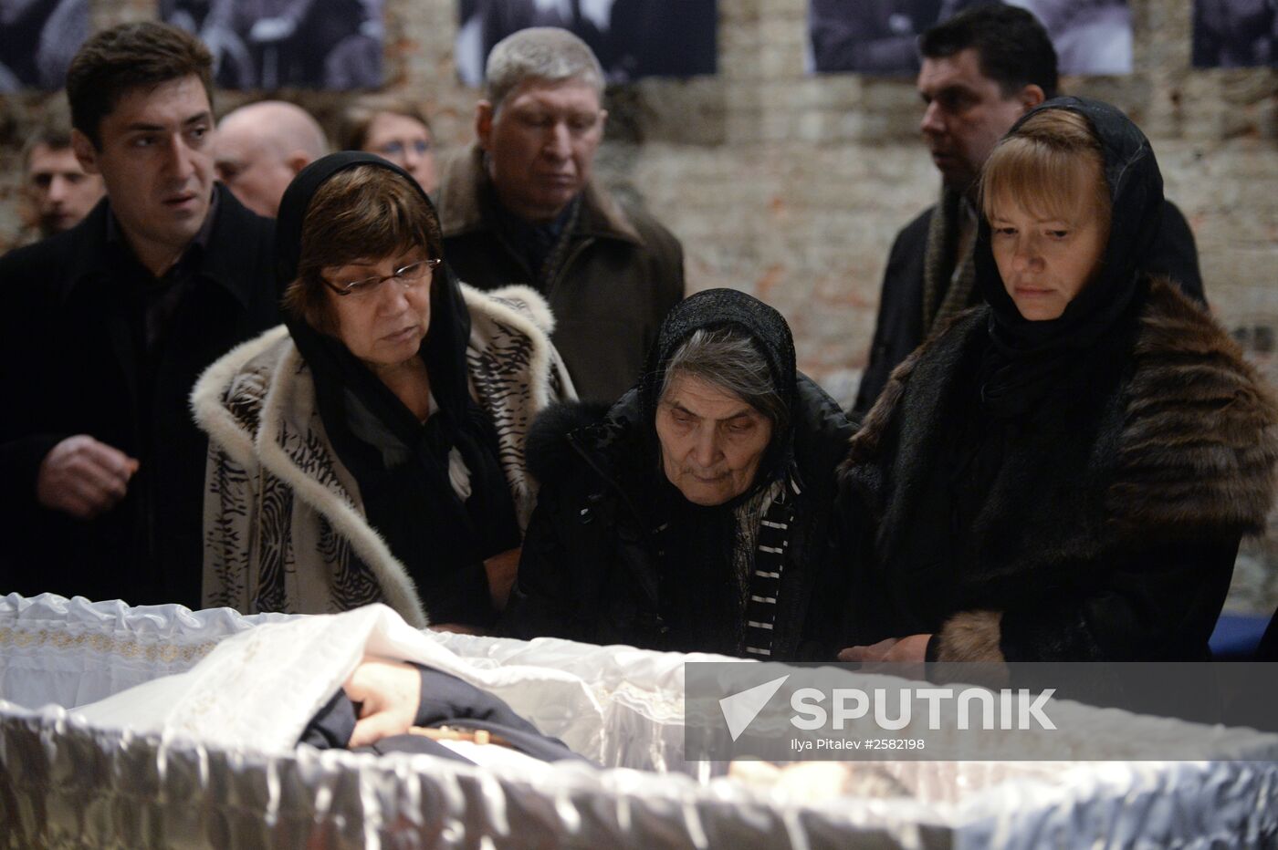 Paying last respects to politician Boris Nemtsov in Moscow