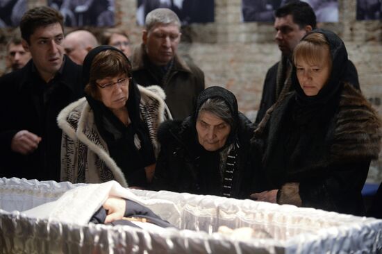 Paying last respects to politician Boris Nemtsov in Moscow