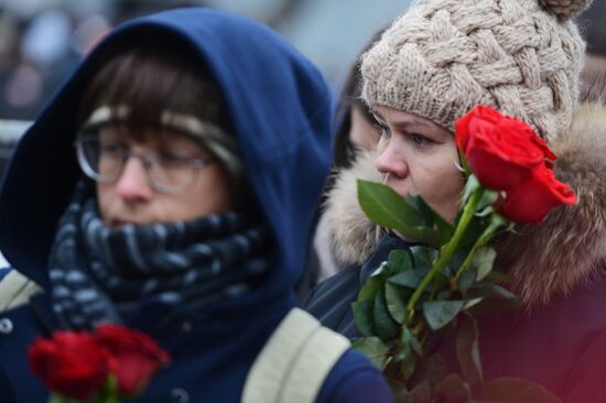 Paying last respects to politician Boris Nemtsov in Moscow