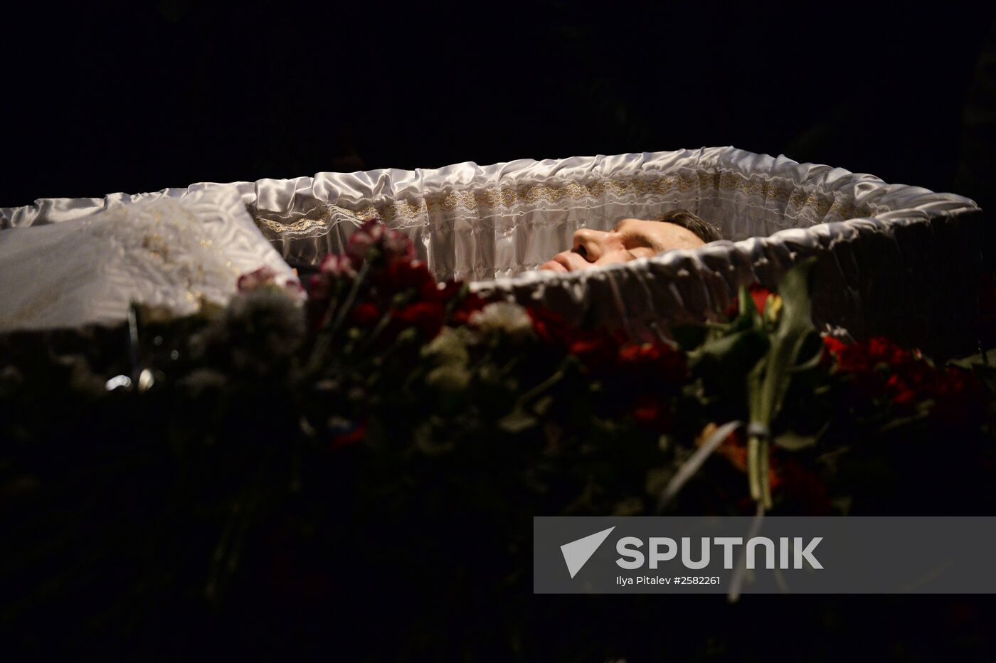 Paying last respects to politician Boris Nemtsov in Moscow