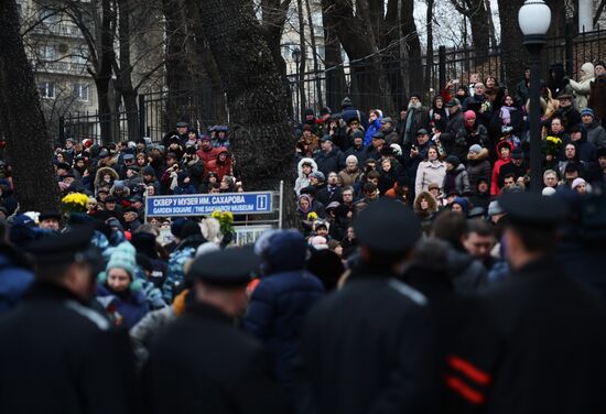 Paying last respects to politician Boris Nemtsov in Moscow