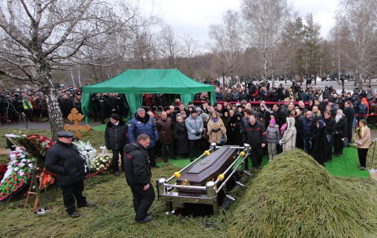 Paying last respects to politician Boris Nemtsov in Moscow
