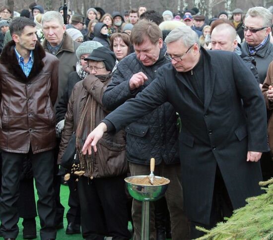 Paying last respects to politician Boris Nemtsov in Moscow