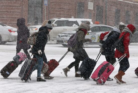 Snowfall and storm wind in Vladivostok