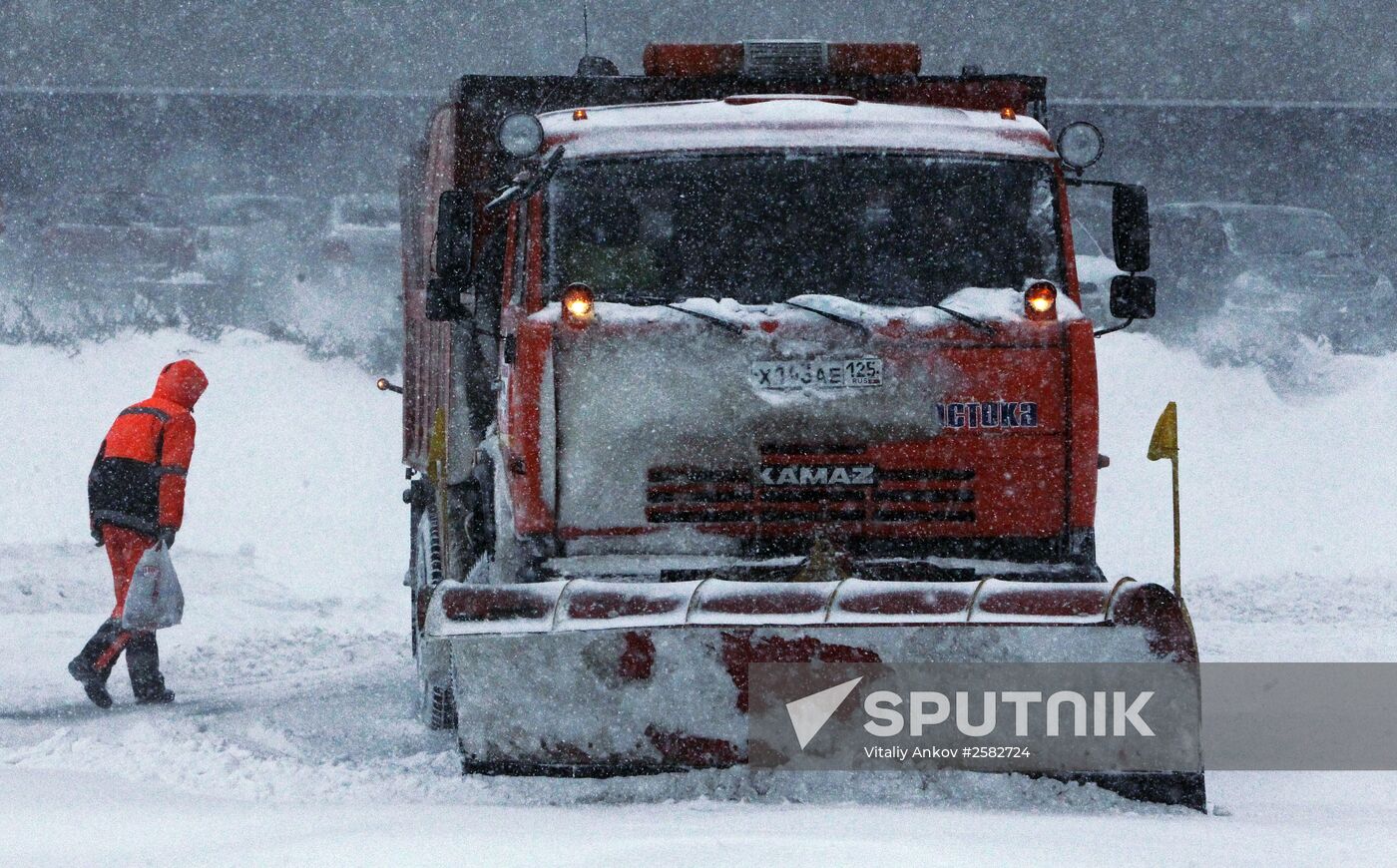 Snowfall and storm wind in Vladivostok
