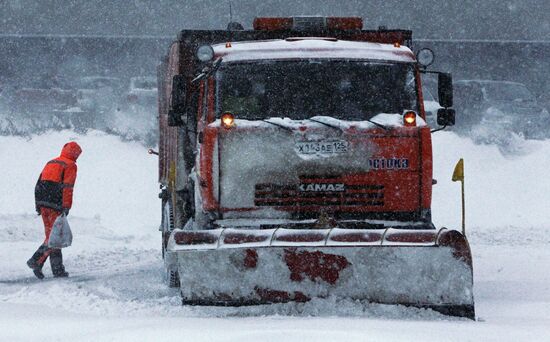 Snowfall and storm wind in Vladivostok