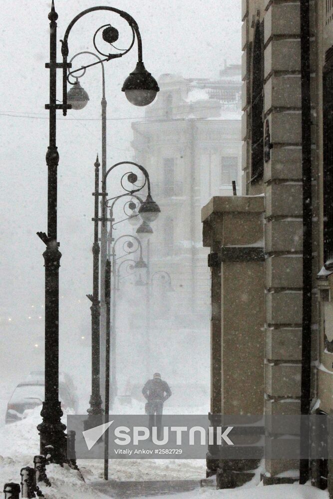 Snowfall and storm wind in Vladivostok