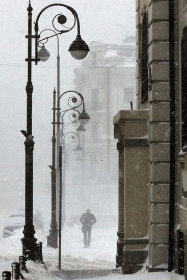 Snowfall and storm wind in Vladivostok