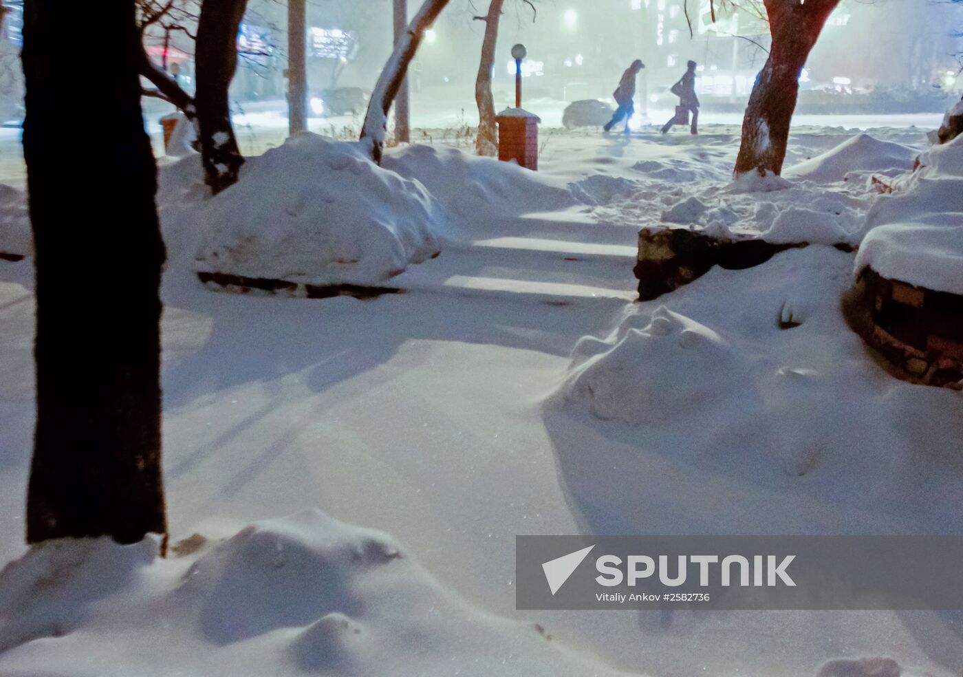 Snowfall and storm wind in Vladivostok