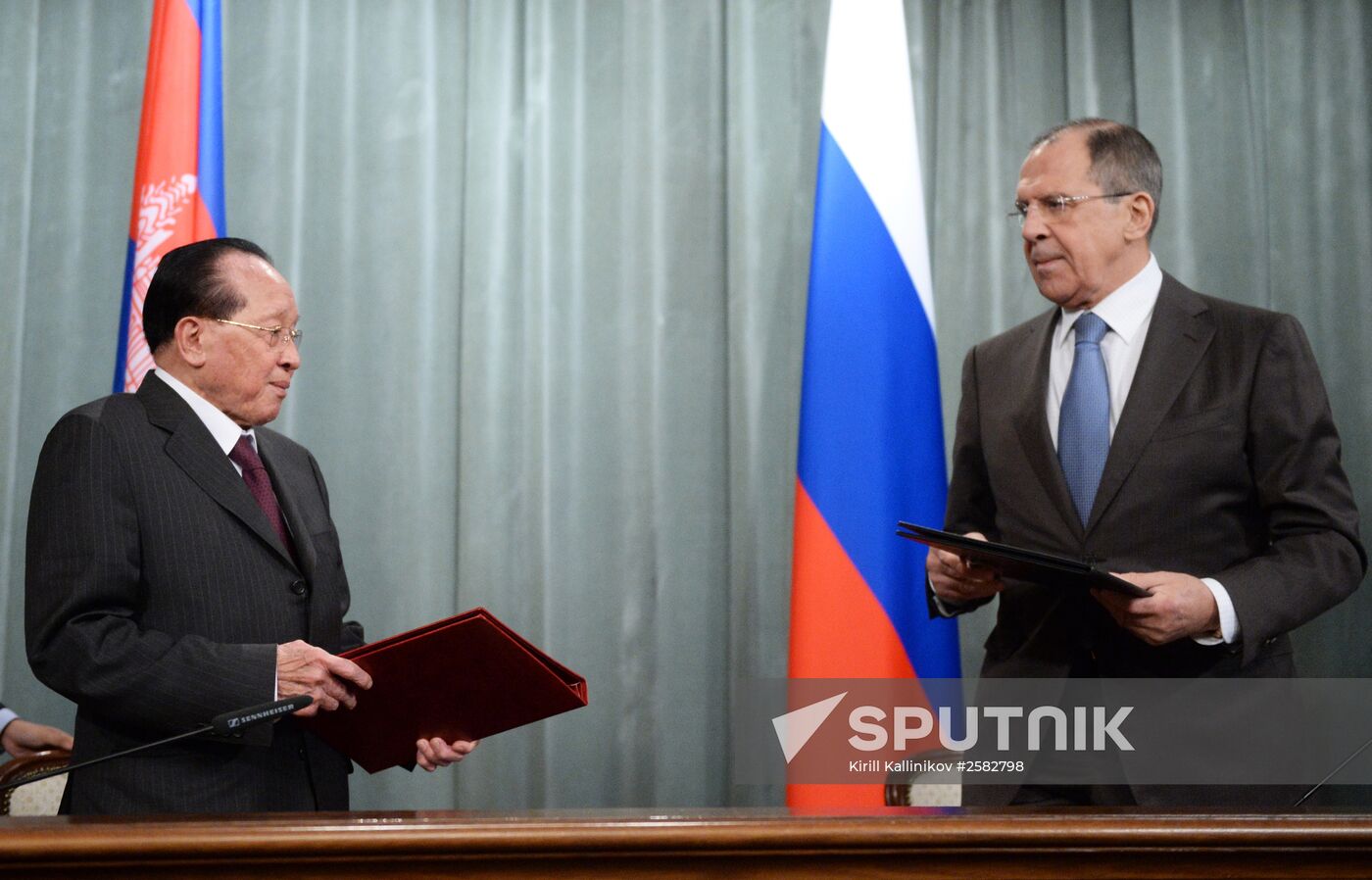 Foreign Minister Sergey Lavrov meets with Foreign Minister of Cambodia Hor Namhong