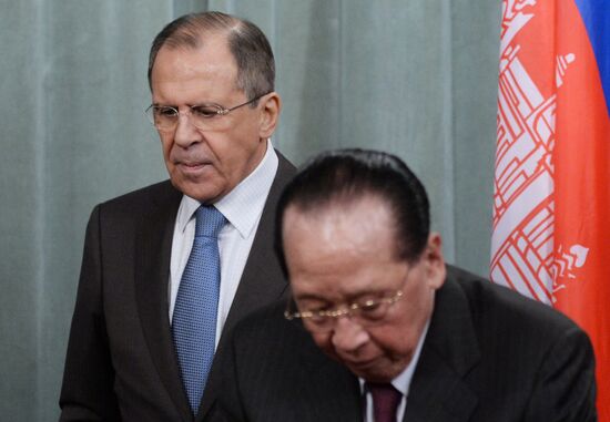 Foreign Minister Sergey Lavrov meets with Foreign Minister of Cambodia Hor Namhong