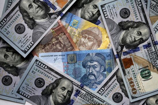 US and Ukrainian notes and coins