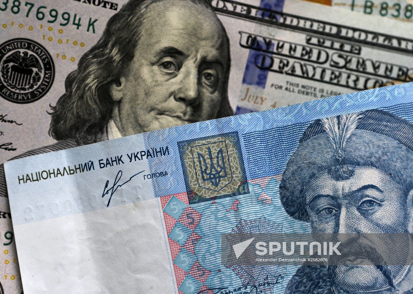 US and Ukrainian notes and coins