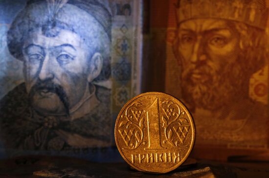 US and Ukrainian notes and coins