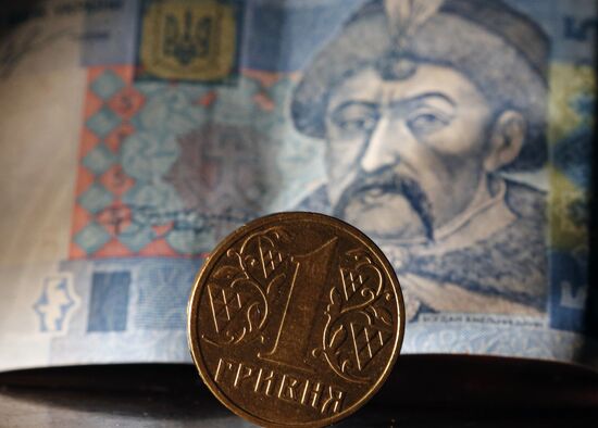 US and Ukrainian notes and coins