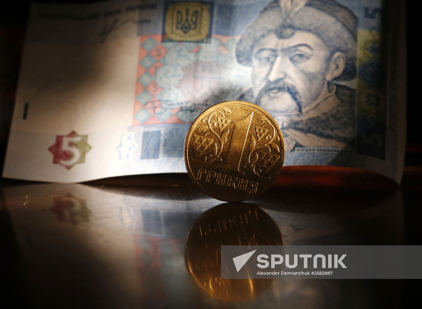 US and Ukrainian notes and coins