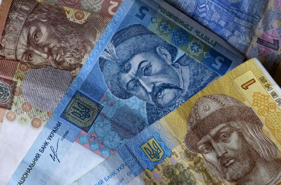 US and Ukrainian notes and coins