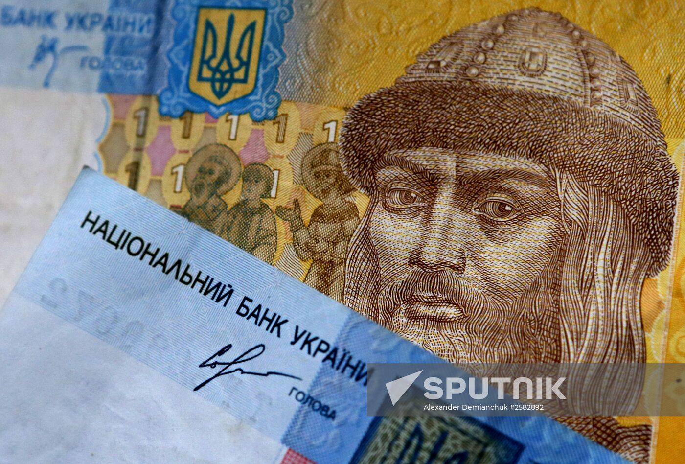 US and Ukrainian notes and coins