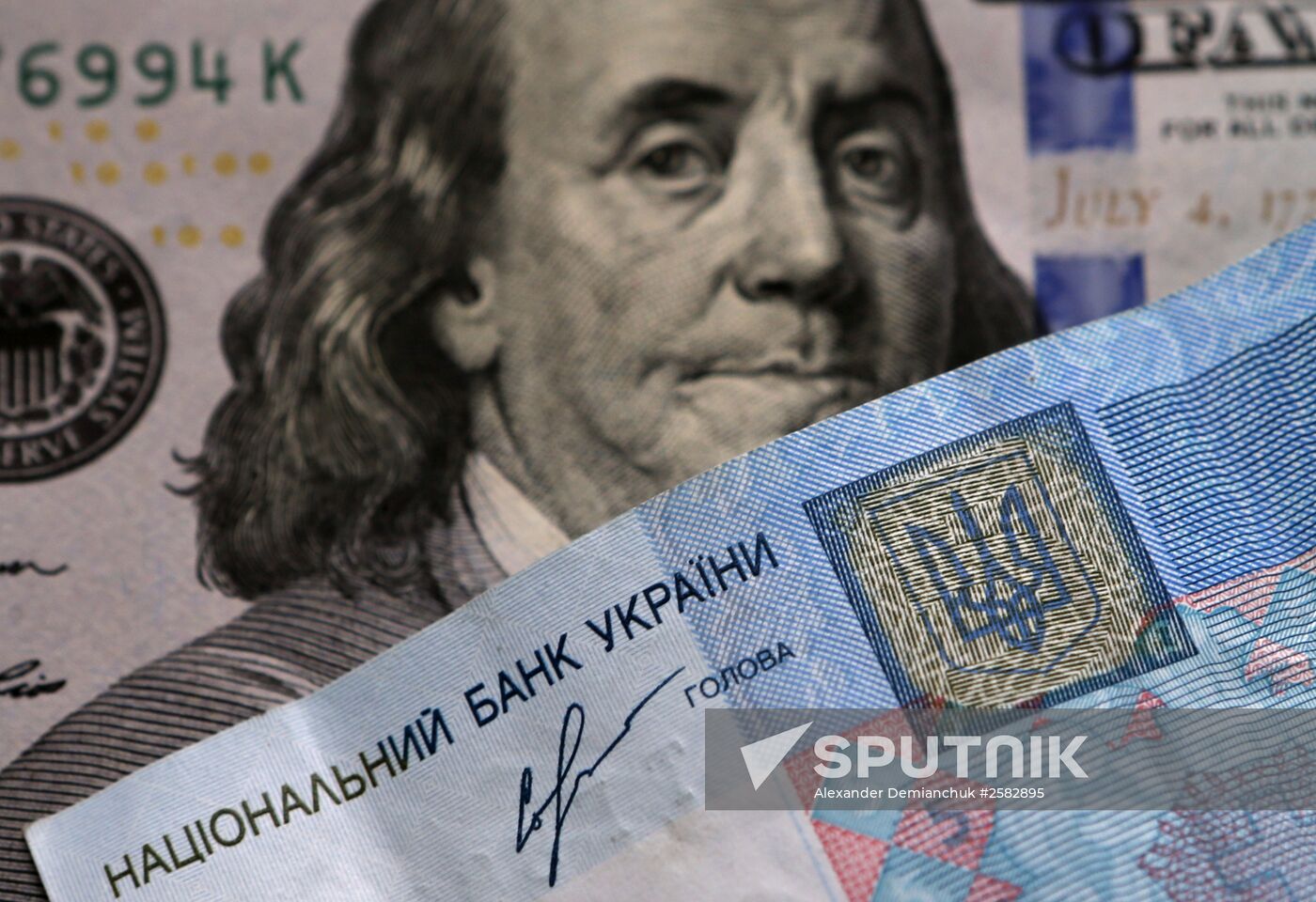 US and Ukrainian notes and coins