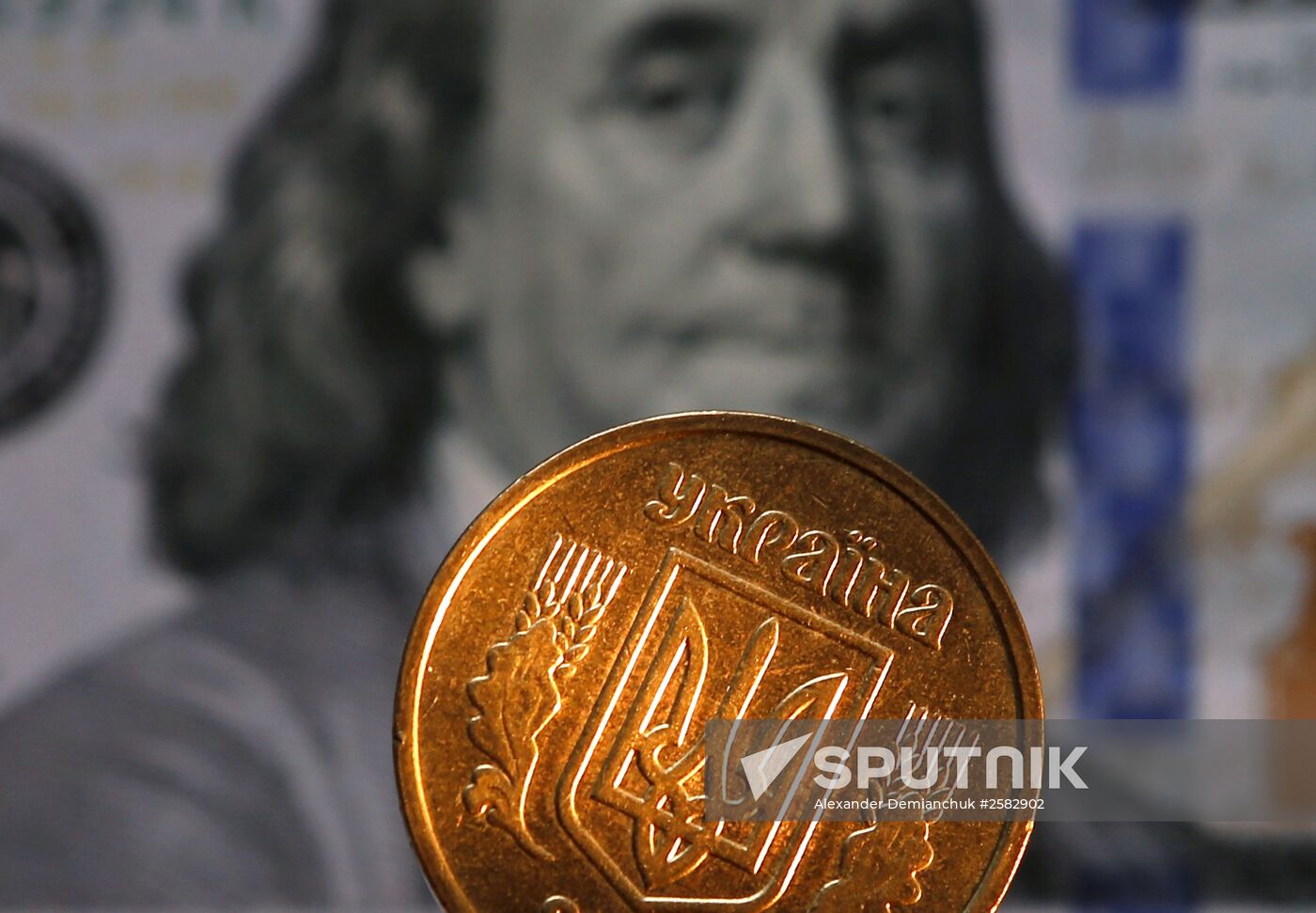 US and Ukrainian notes and coins