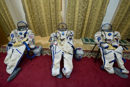 Main ISS-43/44 crew training on Soyuz TMA-M simulator